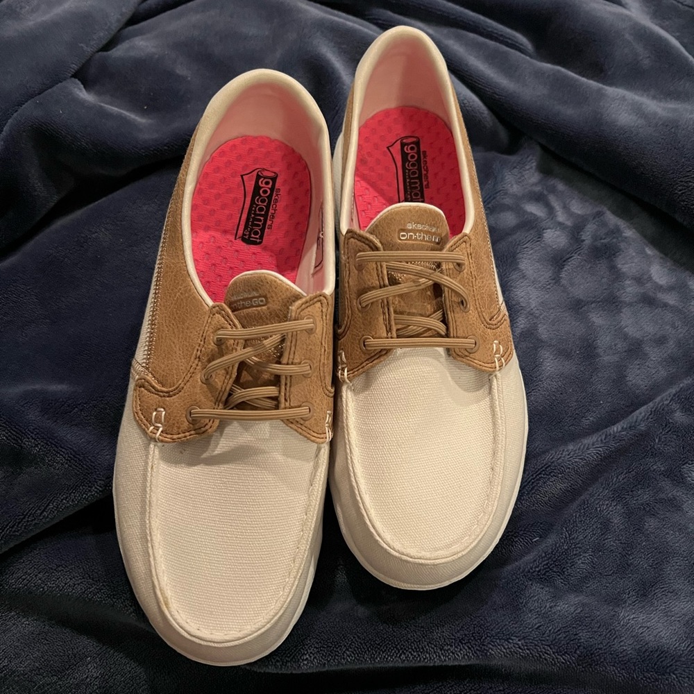Skechers casual shoes